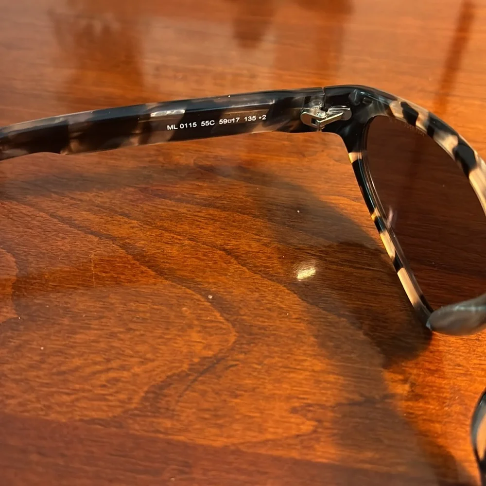 Moncler Tortoise like new condition Sunglasses. SOLD OUT - Picture 6 of 9